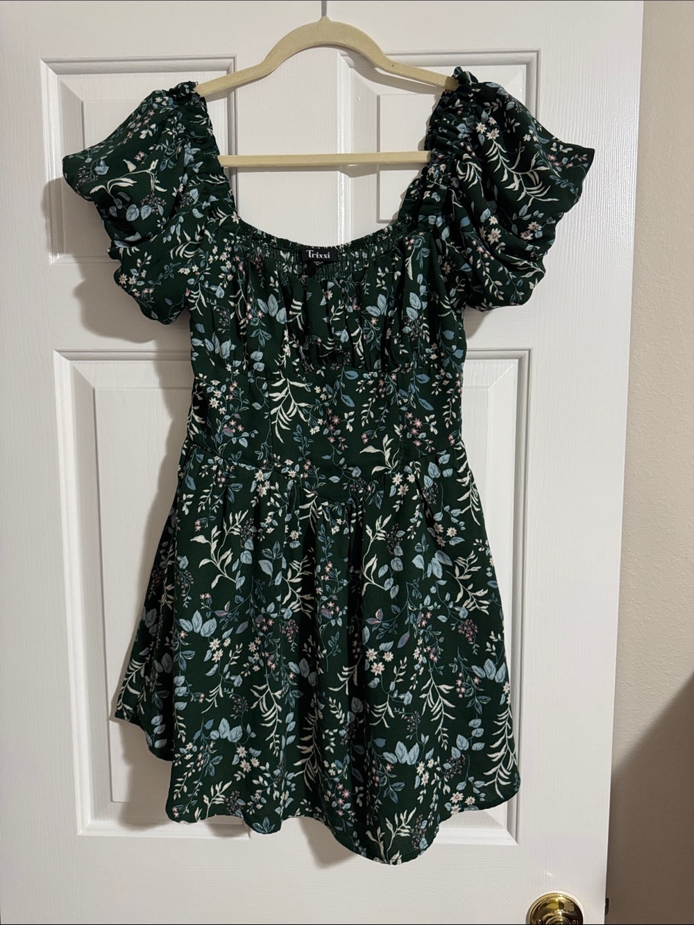 Trixxi Dark Green Floral Puff-Sleeve Dress